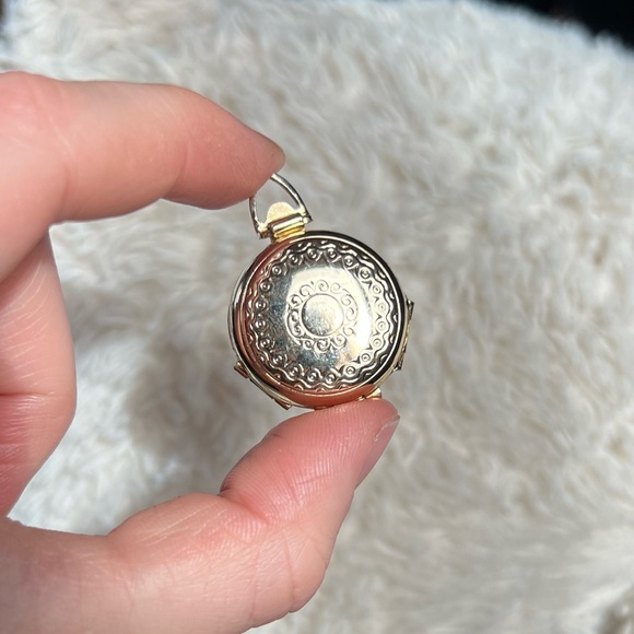 Vintage 50s Coro 4 Frame Locket - Picture 13 of 13